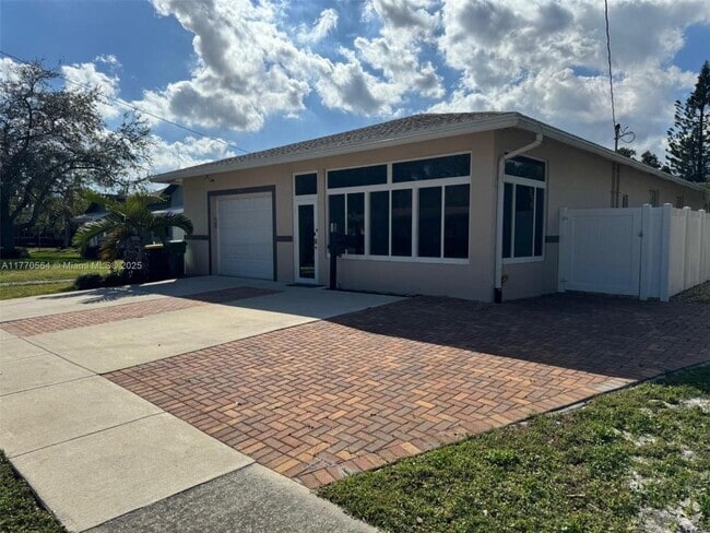 Building Photo - 3 bedroom in Dania Beach FL 33004 Rental