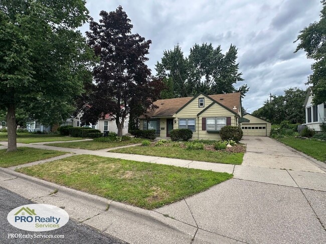 Building Photo - 3 Bedroom Home in St. Paul