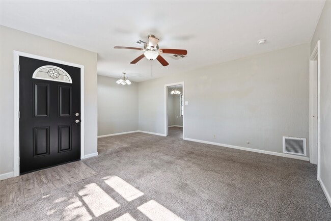 Photo - 322 24th Ave N