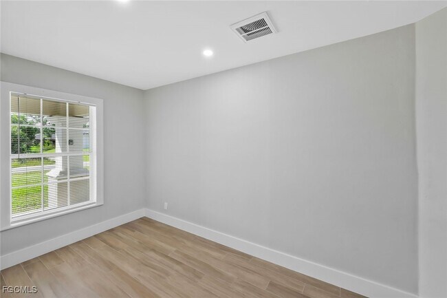 Photo - 2806 22nd St W