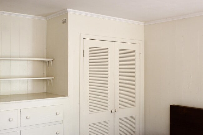 Photo - 404 College Main St