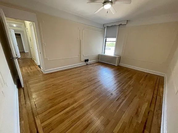 Photo - Beautiful and very spacious one-bedroom located in a charming building. Unit 3G