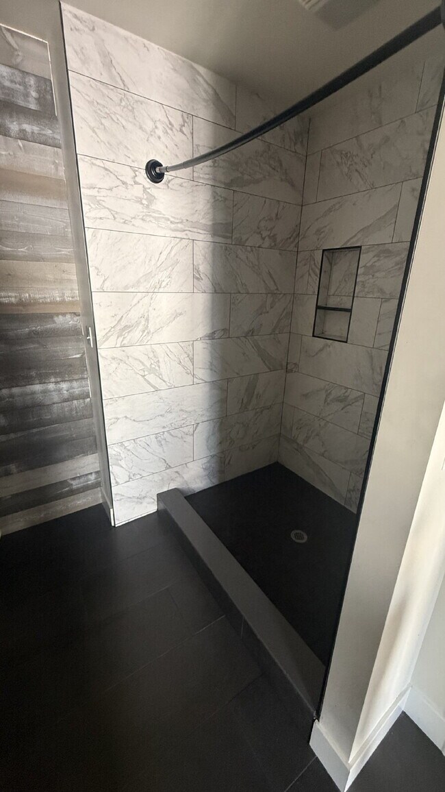Cute, Convenient 2 bedroom, 1.5 bathroom apartment in the heart of Valdese!