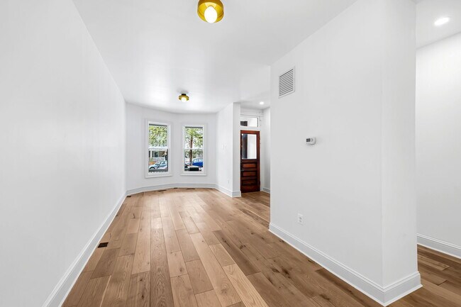 Photo - 3539 Roland Ave