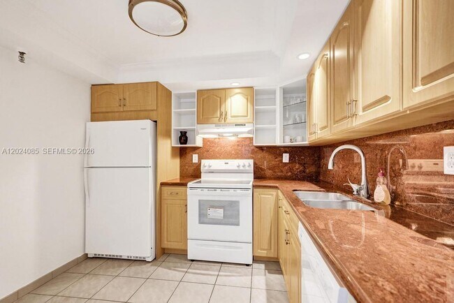 Photo - 1623 Collins Ave Unit 512