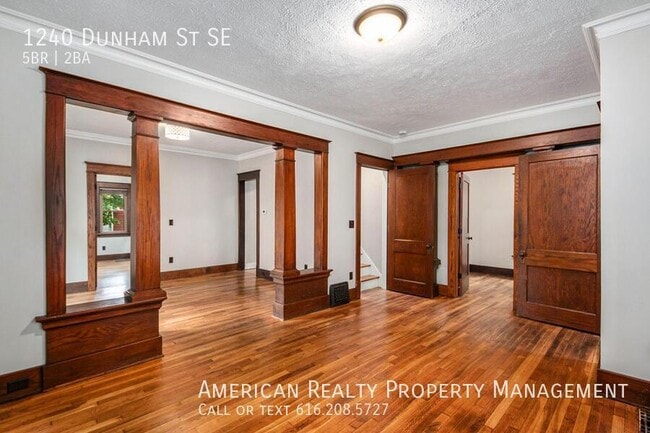 Photo - 1240 Dunham St SE