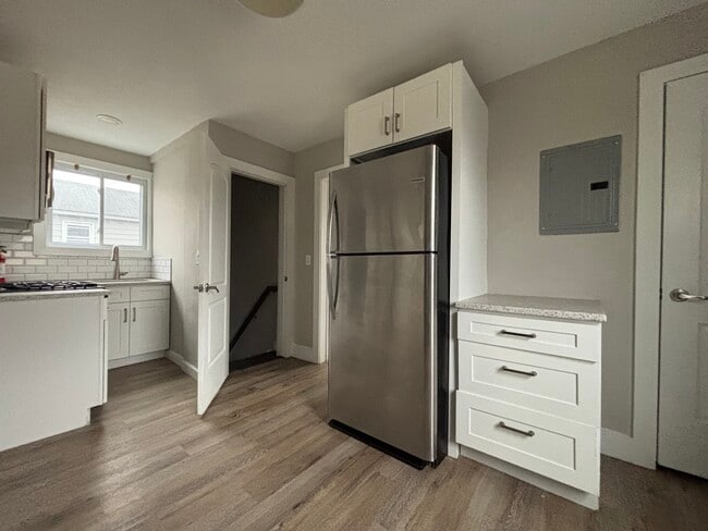 Building Photo - 355 River Dr Unit 2