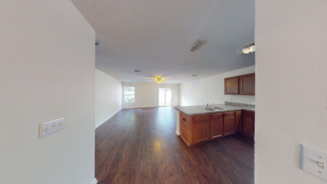 Photo - 3BR/ 2.5BA TOWNHOME With Garage - Timmerma...