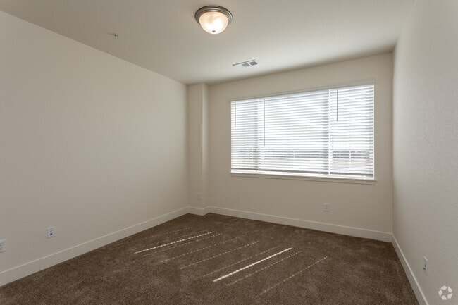 1BR, BA - 790SF