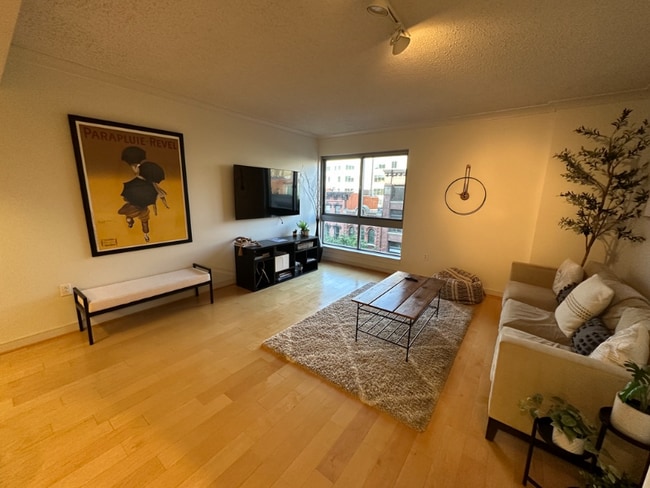 Building Photo - 777 7th St NW Unit 420 Rental