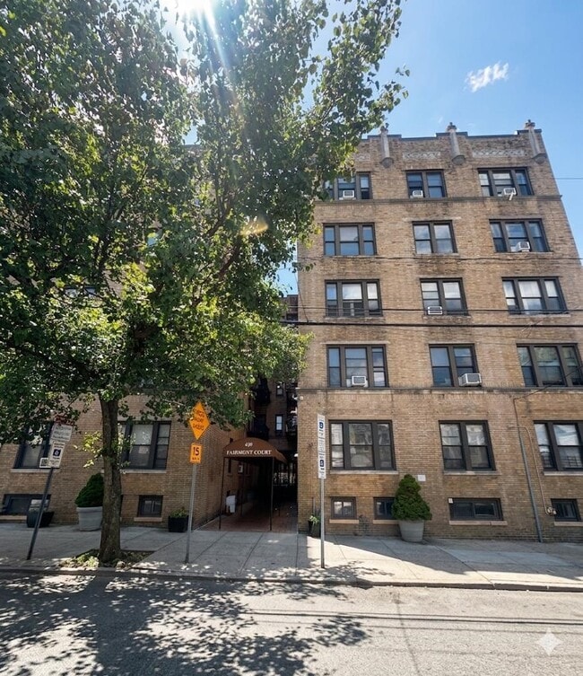 Building Photo - 429 Fairmount Ave Unit 412 A