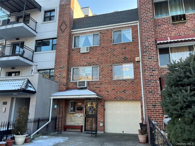 Building Photo - 21-04 Hoyt Ave S Unit 2nd Floor