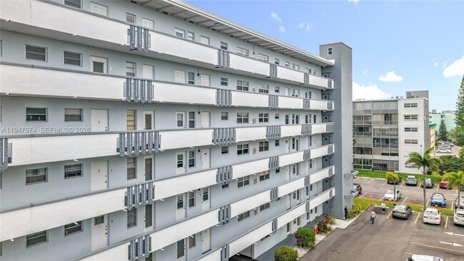 Photo - 1000 NE 14th Ave Unit 411