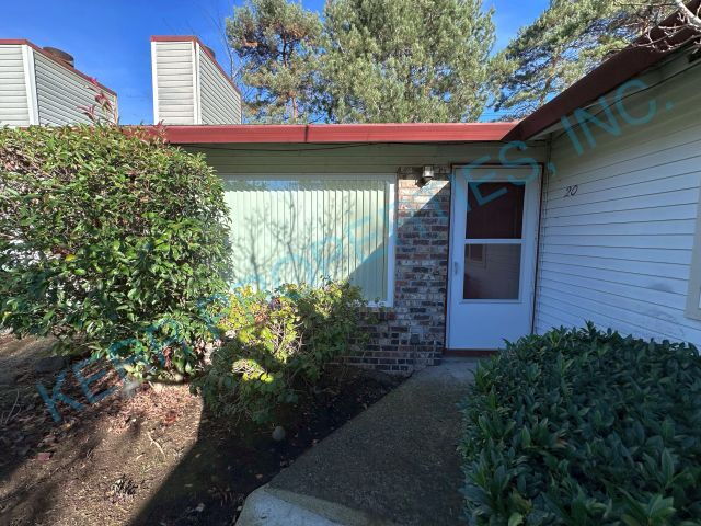 Building Photo - Charming 2-Bed Haven in Portland's Heart - Your Urban Retreat Awaits!