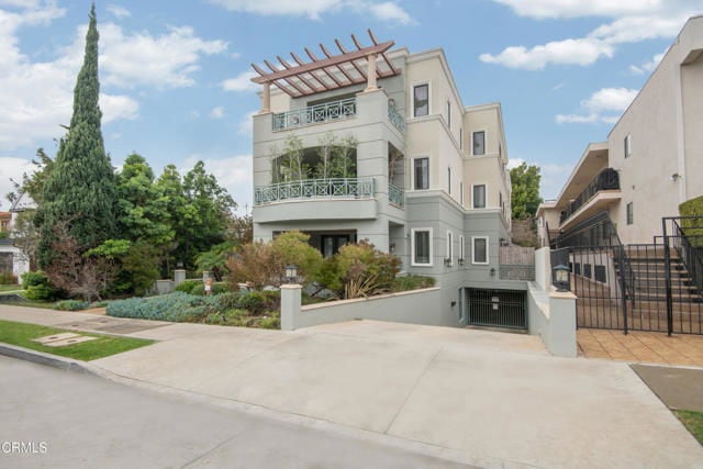 Building Photo - 11961 Darlington Ave