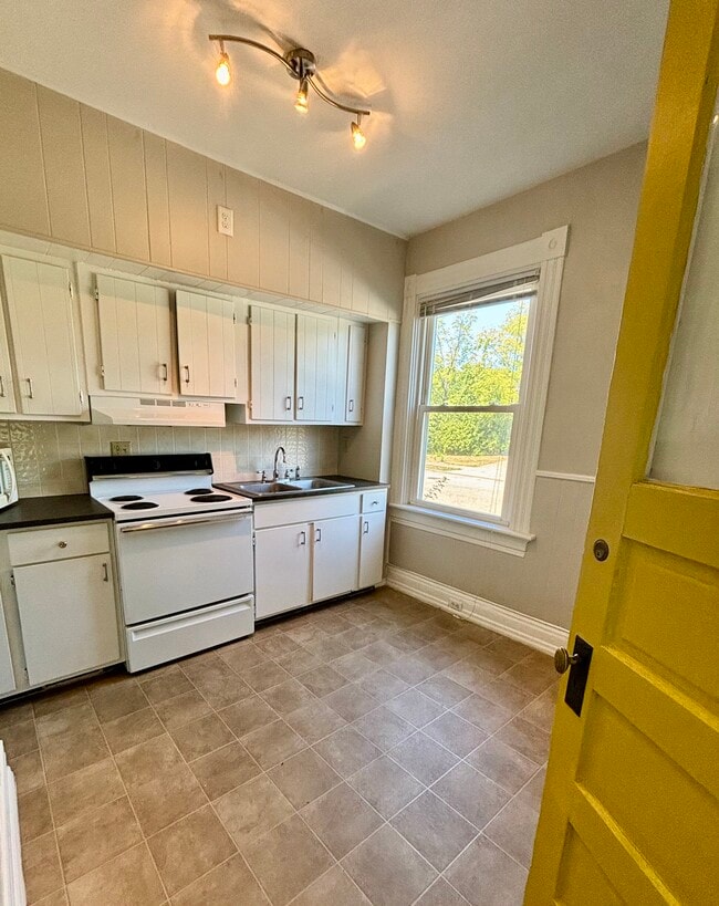 Photo - 4822 Oak St Unit 1