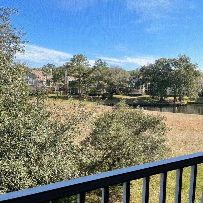 Photo - 2B/2.5 Condo in Longwood - Wood floors, great views, large balcony