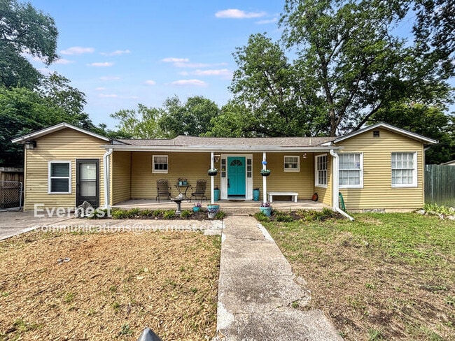 Photo - 208 Florence Dr House