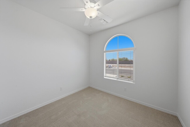 Photo - 16194 W Soft Wind Dr