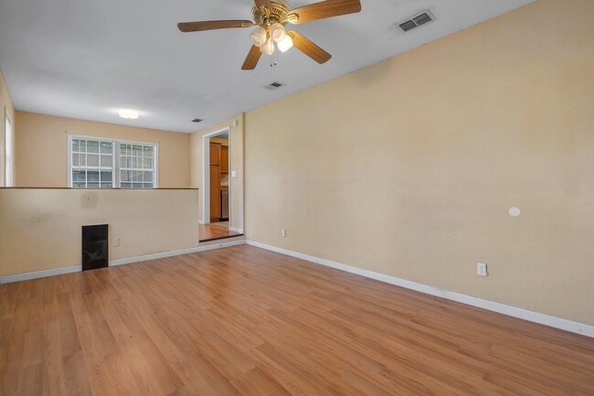 Photo - 2115 Jackson Bluff Rd