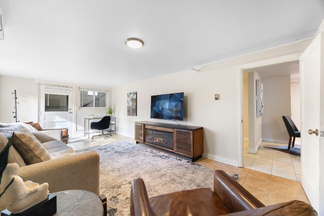 Photo - 202 Edwards St