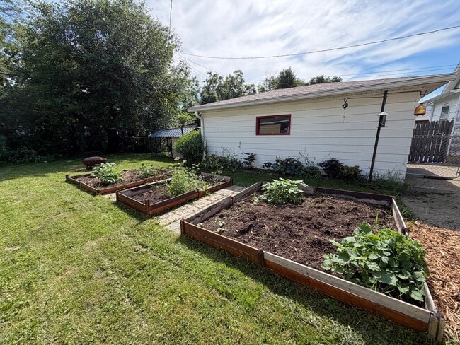 Photo - 2098 Sherwood Ave