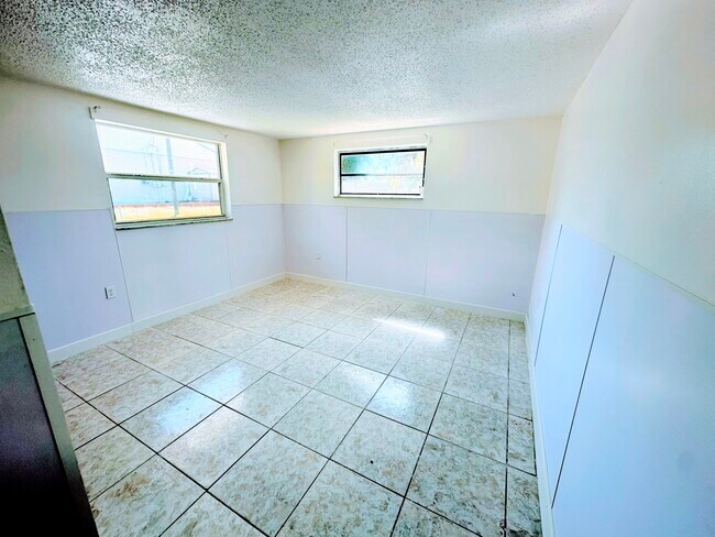 Photo - 8341 Wilkins St