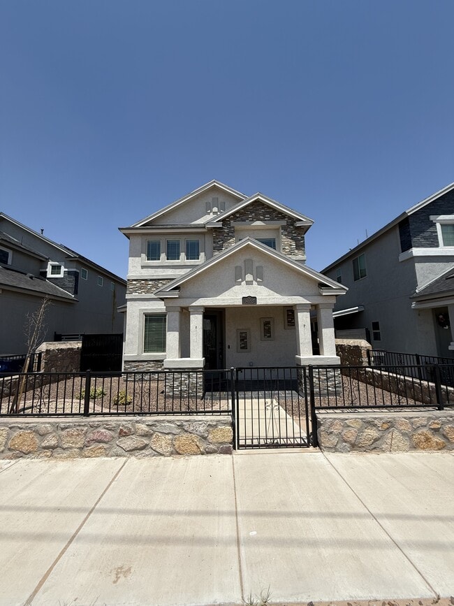 Building Photo - 14655 Pebble Hills Blvd Rental