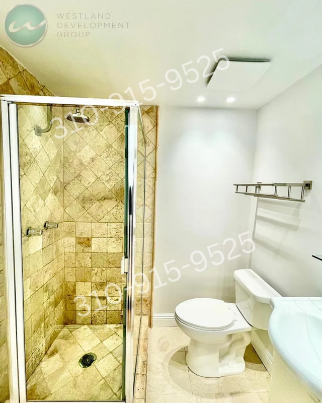 Photo - 1619 Brockton Ave Unidad 204