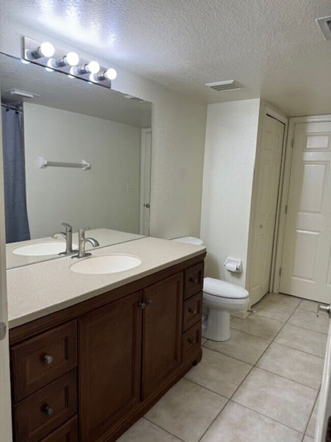 Building Photo - 4520 Unit 101