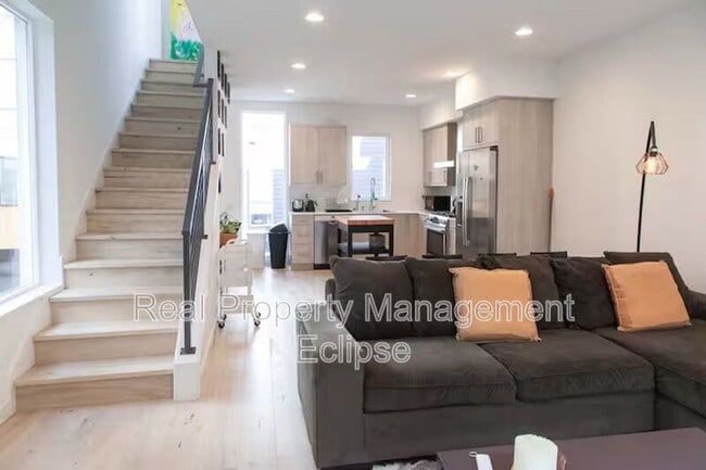 Photo - 8819 Midvale Ave N Unit D