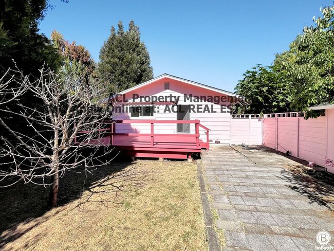 Building Photo - Spacious, quiet, one story Castro Valley Home