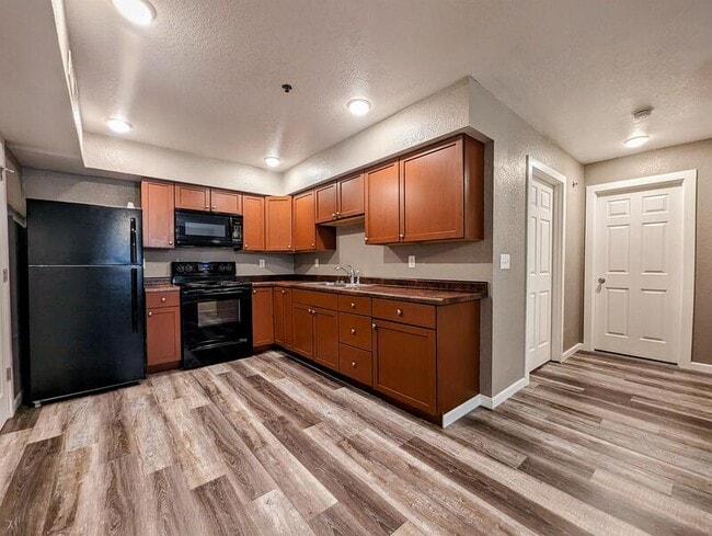 Photo - 1319 B Ave W