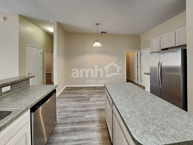 Photo - 406 Johns Creek Pky