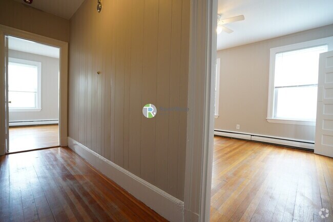 Building Photo - 5 Ashford Ct Unit 5 Rental