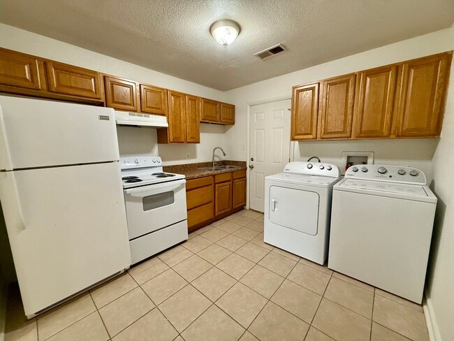 Photo - 3705 Griffin St Unit Apt 2