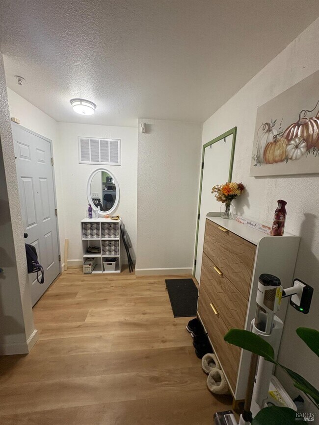 Building Photo - 136 Sea Crest Cir