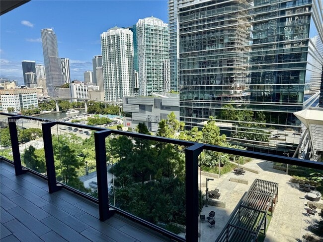 Building Photo - 88 SW 7th St Unit 1007