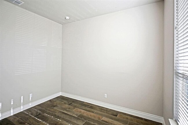 Photo - 588 Vale Ct