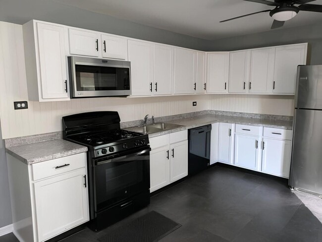 Photo - 9407 Elm Ave