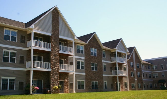 Falcon Trace Active Adult Living - Falcon Trace Active Adult Living