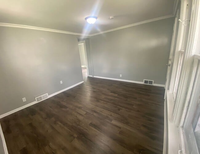 Building Photo - Beautiful 2 Bedroom 1 Bathroom Carriage Ho... Rental