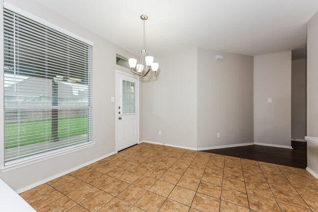 Photo - 1016 Winding Creek Dr
