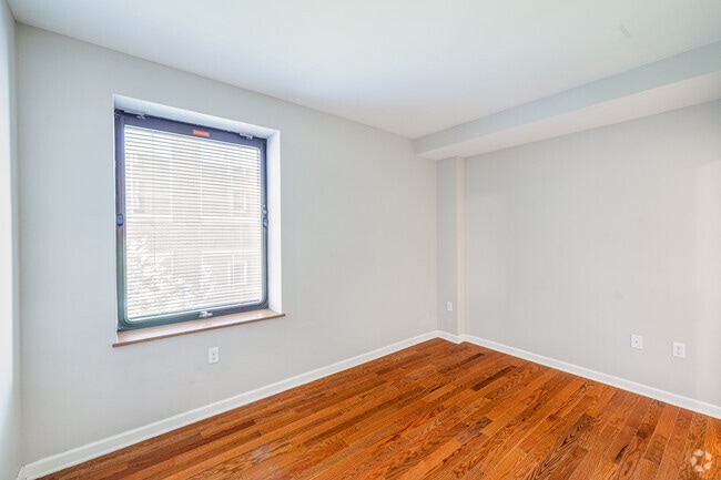 2BR, 2BA - 859SF - Primary Bedroom