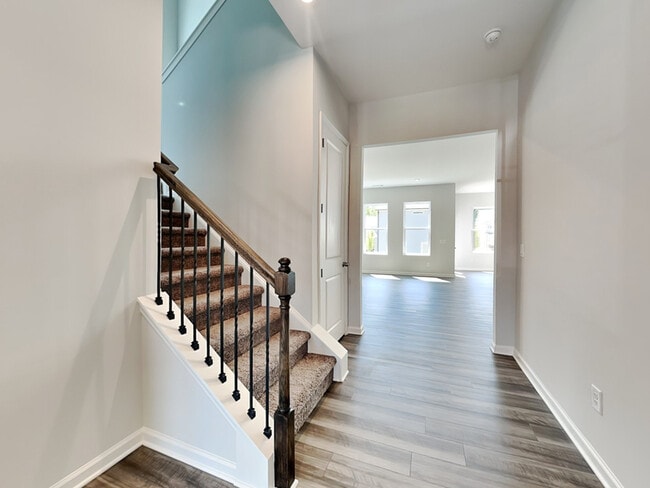 Photo - 553 Aberdeen Mdw Ln