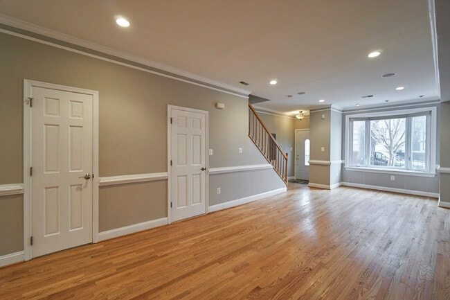 Photo - 1535 Gales St NE