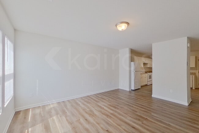 Photo - 137 Shamrock Dr SW