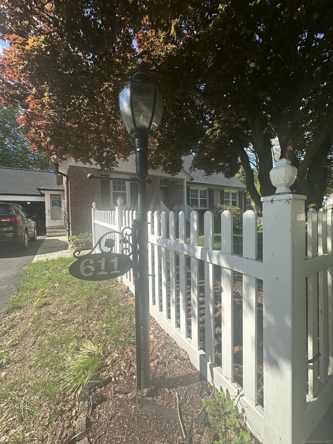 Photo - 611 Woodside Ave Casa
