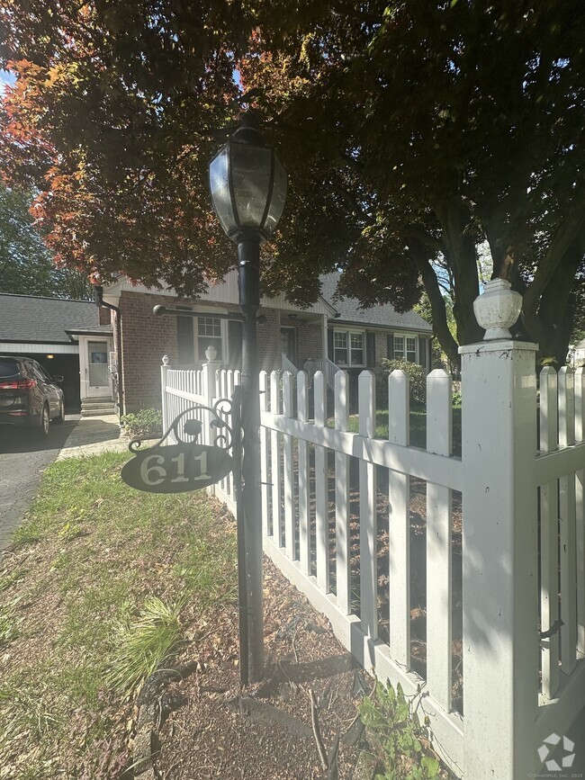 Building Photo - 611 Woodside Ave Rental