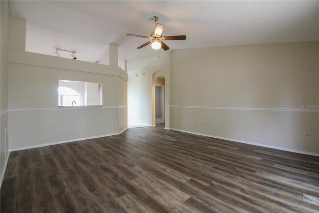 527 Emerald Cove Loop